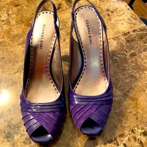 Size 10 Gianni Bini pumps Purple patent leather and suede toe.